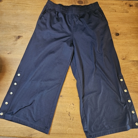 aerie Pants - Aerie Pull On Side Snap Culotte Wide Leg Cropped Pants Pockets Navy Size Medium
